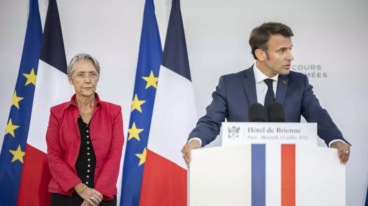 Politico: cel mai bogat om din lume a făcut presiuni asupra lui Macron să o demită pe prim-ministra Elisabeth Borne