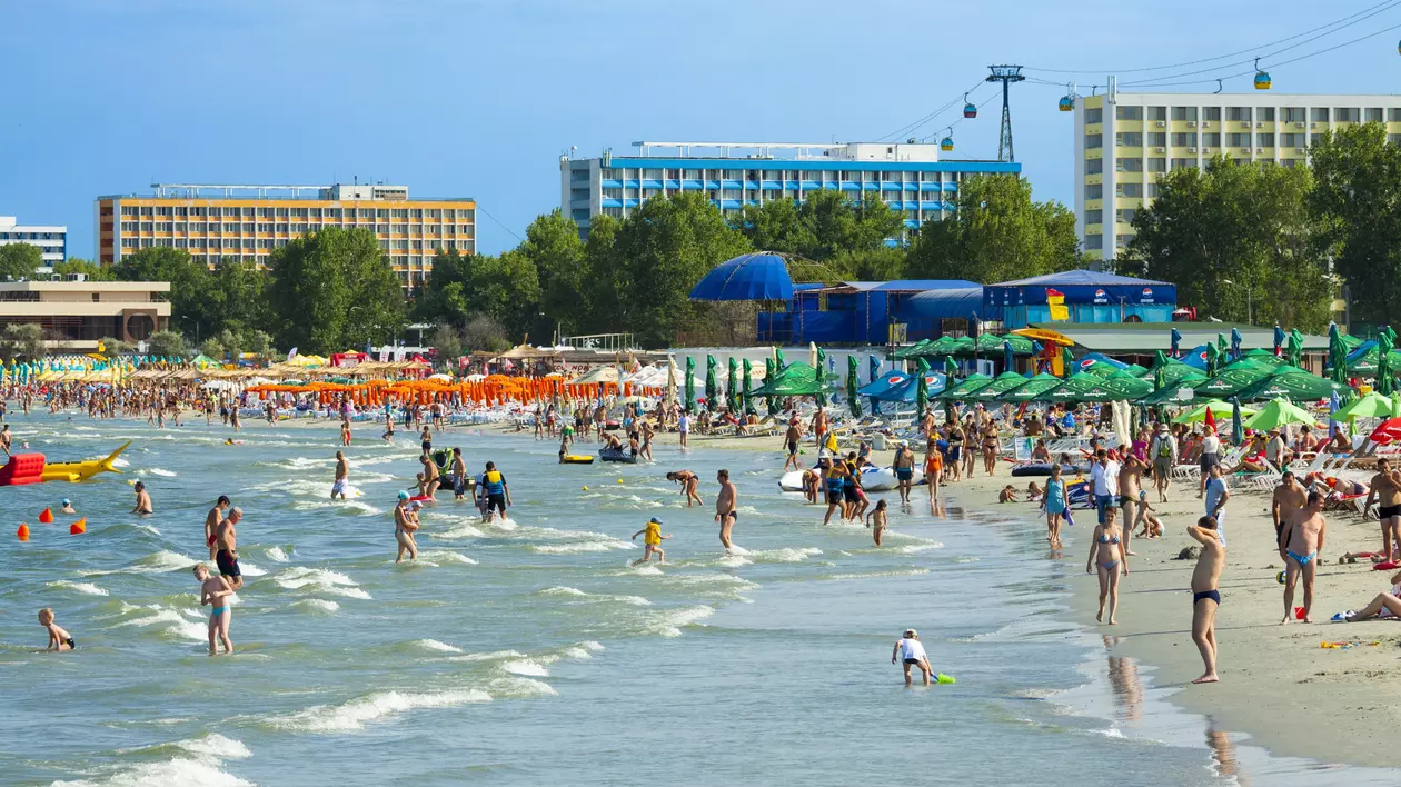 Ce semnificație au culorile steagurilor arborate pe plajă de salvamari