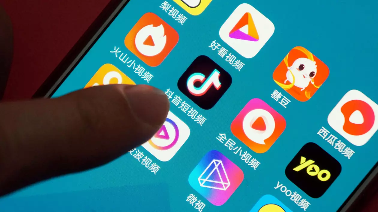 China limitează timpul petrecut de copii pe internet. Câte ore vor putea să stea în fiecare zi