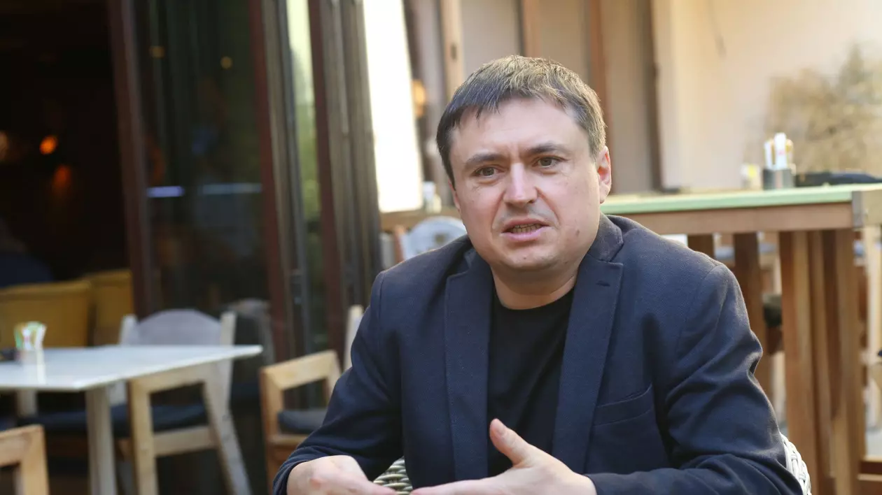 EXCLUSIV. Fuga bunicii basarabene din calea rușilor. Fragment din noua carte biografică a regizorului Cristian Mungiu
