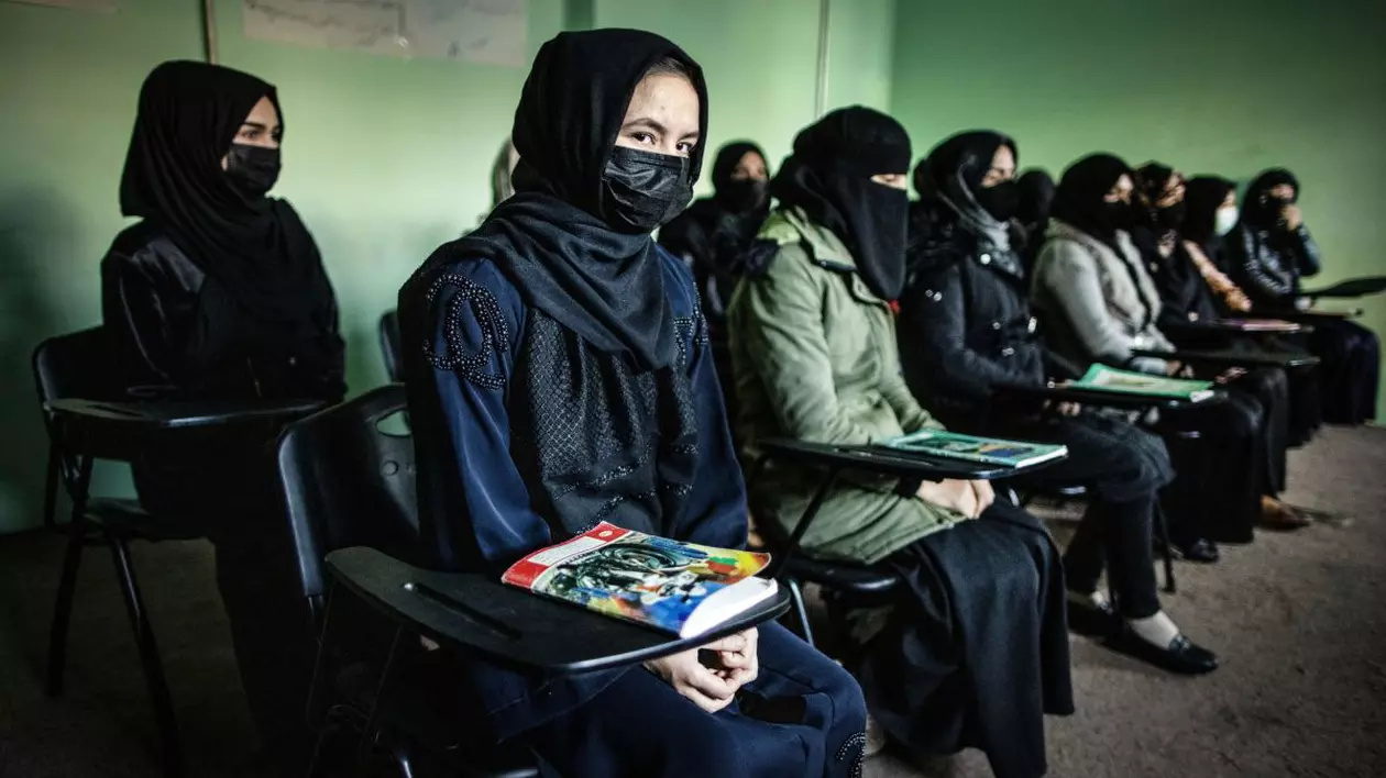 INTERVIU Jurnalista din Afganistan care a dezvăluit valul de sinucideri în rândul femeilor după venirea talibanilor: „Nu au de ales în ce privește felul în care vor trăi”