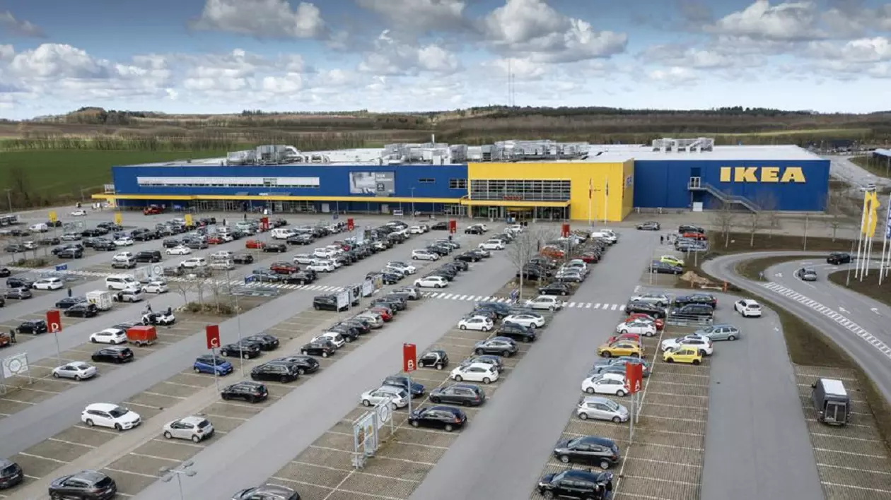 O tânără a furat dintr-un magazin Ikea un pat și o canapea și nimeni nu a observat. Cum a păcălit angajații