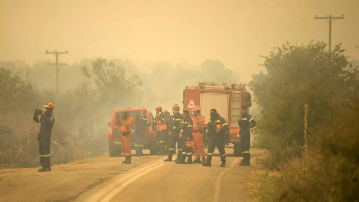 Grecia se pregăteşte pentru prima caniculă din acest an, iar „riscul de incendii va fi foarte mare în zone extinse”