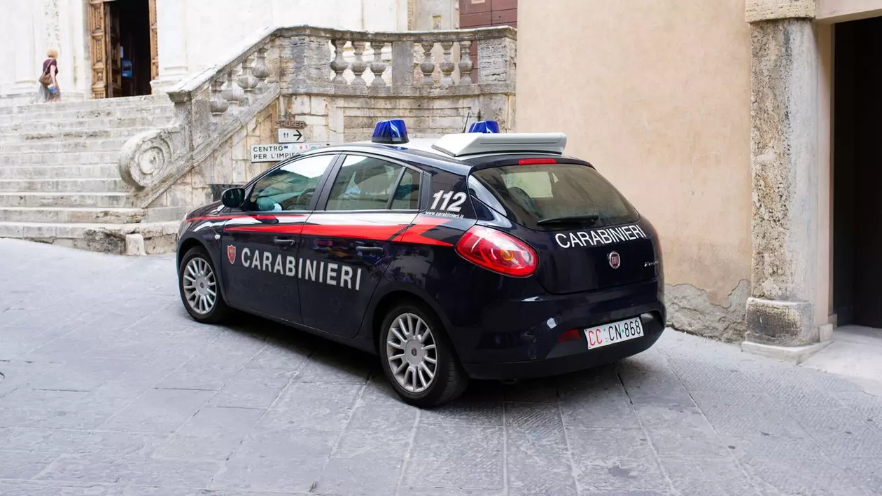 Un bancher din Torino, numit erou după ce a salvat o fetiță de 3 ani care a căzut de la etajul 5. „Am închis ochii şi am sperat că totul va fi bine”