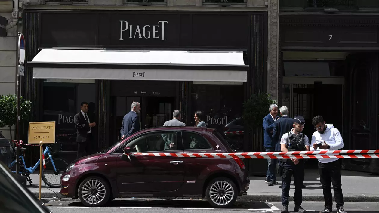 Noi detalii despre jaful de 15 milioane de la magazinul Piaget din Paris. Hoții nu au fost încă prinși