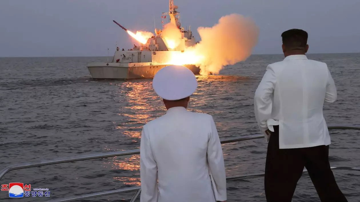 Phenianul publică imagini cu Kim Jong Un care supraveghează un test cu rachete în timp ce Coreea de Sud și SUA încep exerciții militare comune
