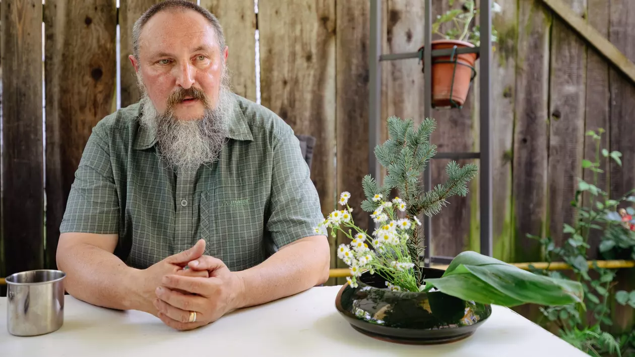 INTERVIU. Profesorul din Sfântu Gheorghe specializat în sfârșitul lumii: „Trăim Apocalipsa breaking news-urilor. Îți reverși frica pe migranți, pe vecini, pe alte etnii”