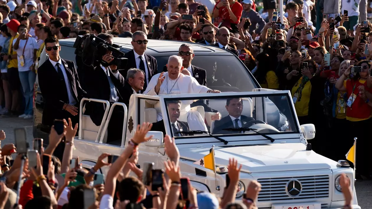 Papa Francisc: Biserica este deschisă tuturor, inclusiv comunității LGBT, dar cu anumite reguli