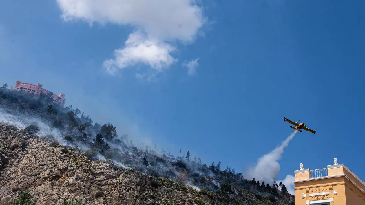 MAE, atenționare pentru românii care merg în Sicilia. Cod roşu de caniculă şi pericol de incendii pe insula italiană