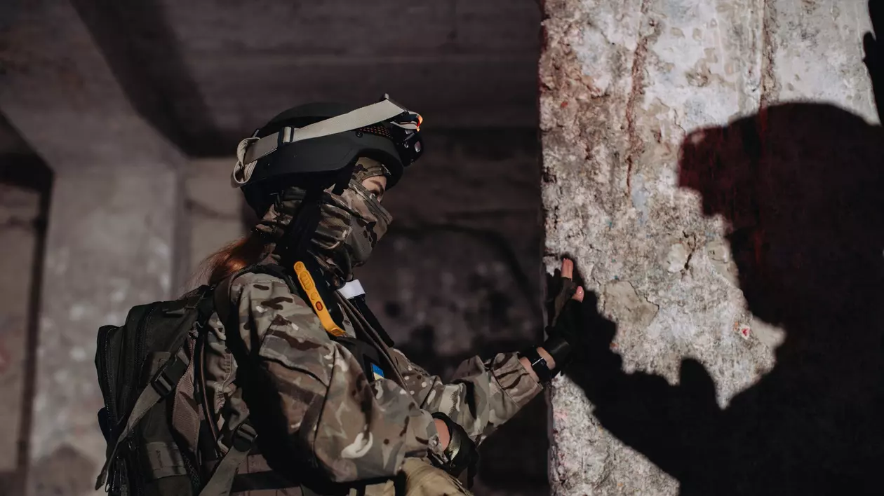 „Tu ce cauți aici? Du-te și fă borș!”. Viețile a trei femei-soldat din Ucraina care duc o luptă dublă pe front: cu rușii, dar și cu prejudecățile propriilor camarazi