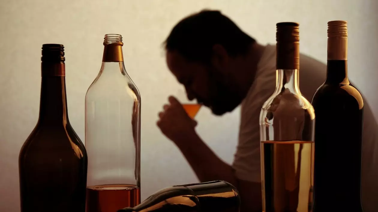 Un român moare în fiecare oră din cauza alcoolului. „Cel prins la volan sub influența băuturii este mai degrabă compătimit că a avut ghinion”