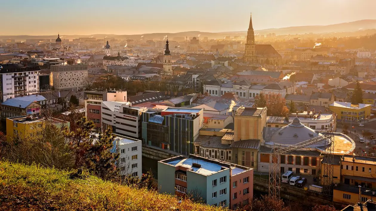 „Pute a gunoi, a canal” în tot orașul Cluj, reclamă locuitorii pe aplicația primăriei. Cum le-a răspuns primarul Boc