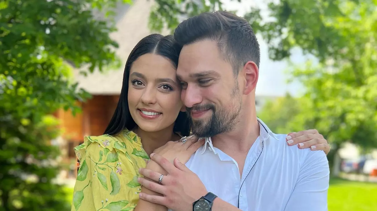 Vlad Gherman a cerut-o în căsătorie pe Oana Moșneagu. Cum a reacționat actrița când iubitul i-a oferit inelul în fața spectatorilor