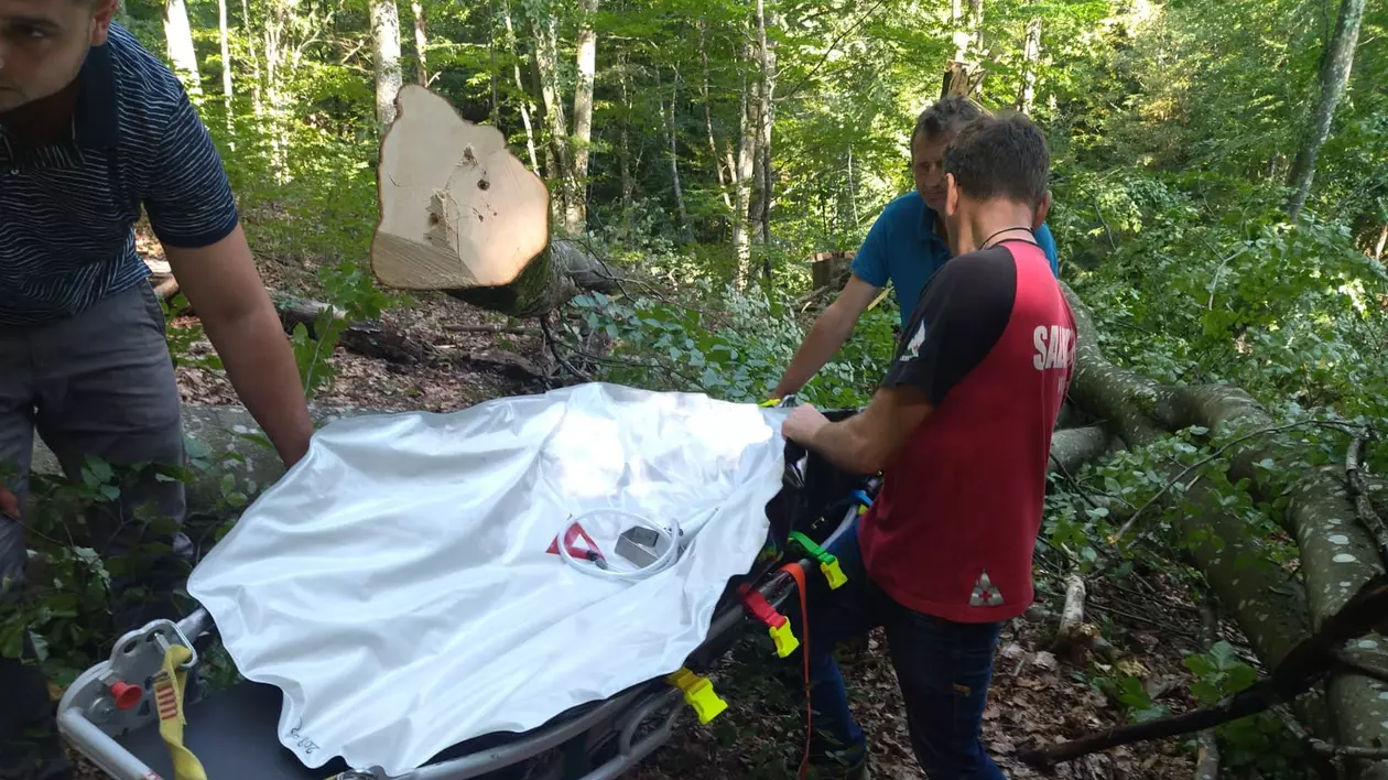 Persoană decedată, găsită de un turist în Munţii Maramureşului