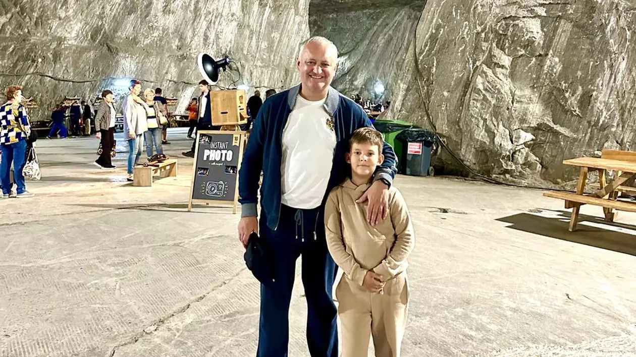 Igor Dodon a părăsit Republica Moldova după un an și jumătate și se află în România. Unde s-a fotografiat fostul președinte