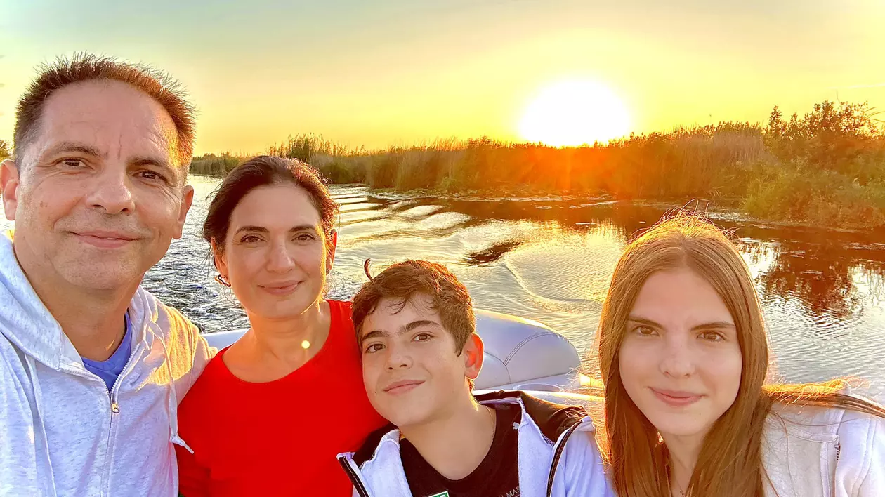 Dan Negru și familia sa