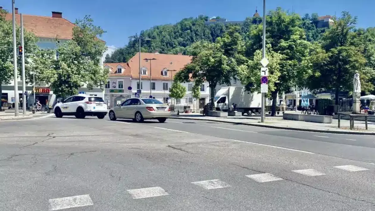 „Mașina are doar trei roți pe șosea”. Trei români nu s-au lăsat până n-au fost arestați de polițiștii austrieci, în Graz
