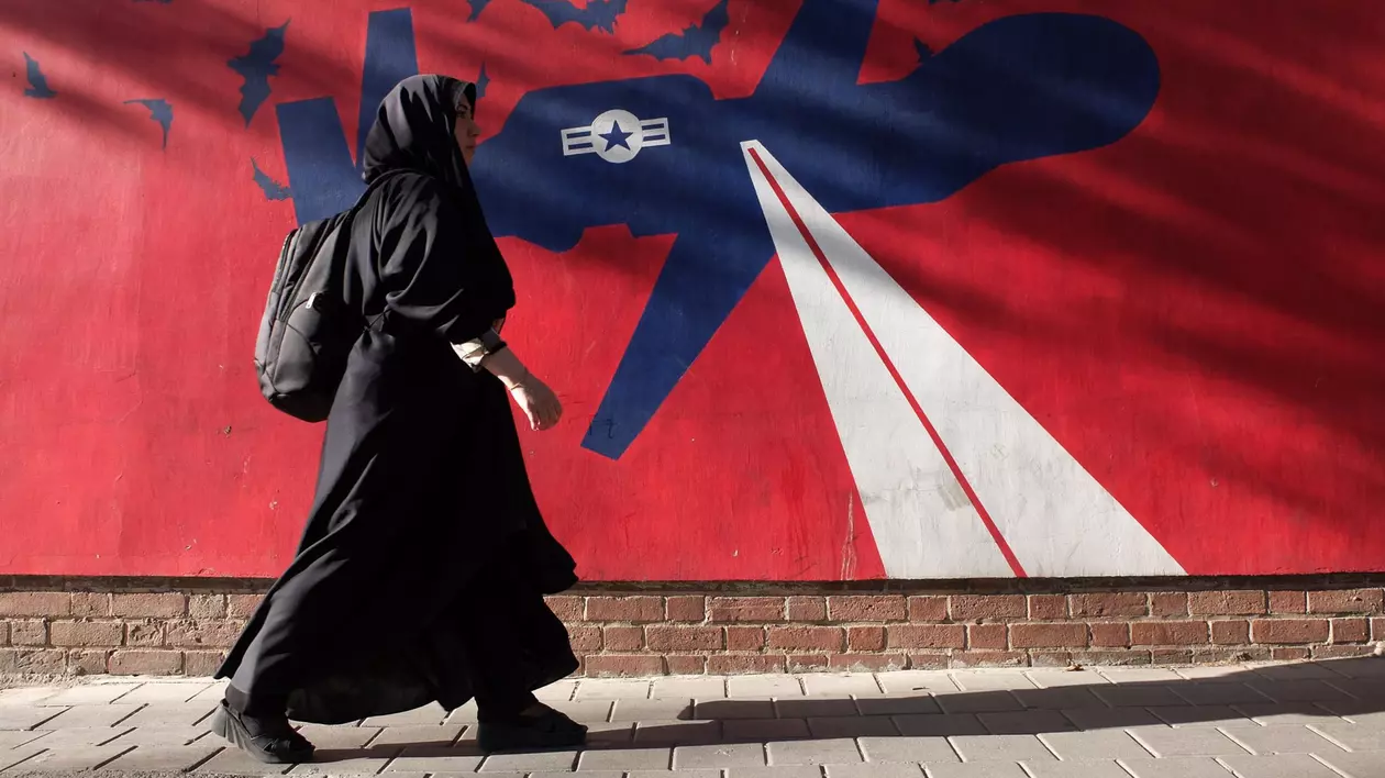 Femeile din Iran riscă până la 10 ani de închisoare dacă nu poartă hijab ori sunt îmbrăcate „necorespunzător”