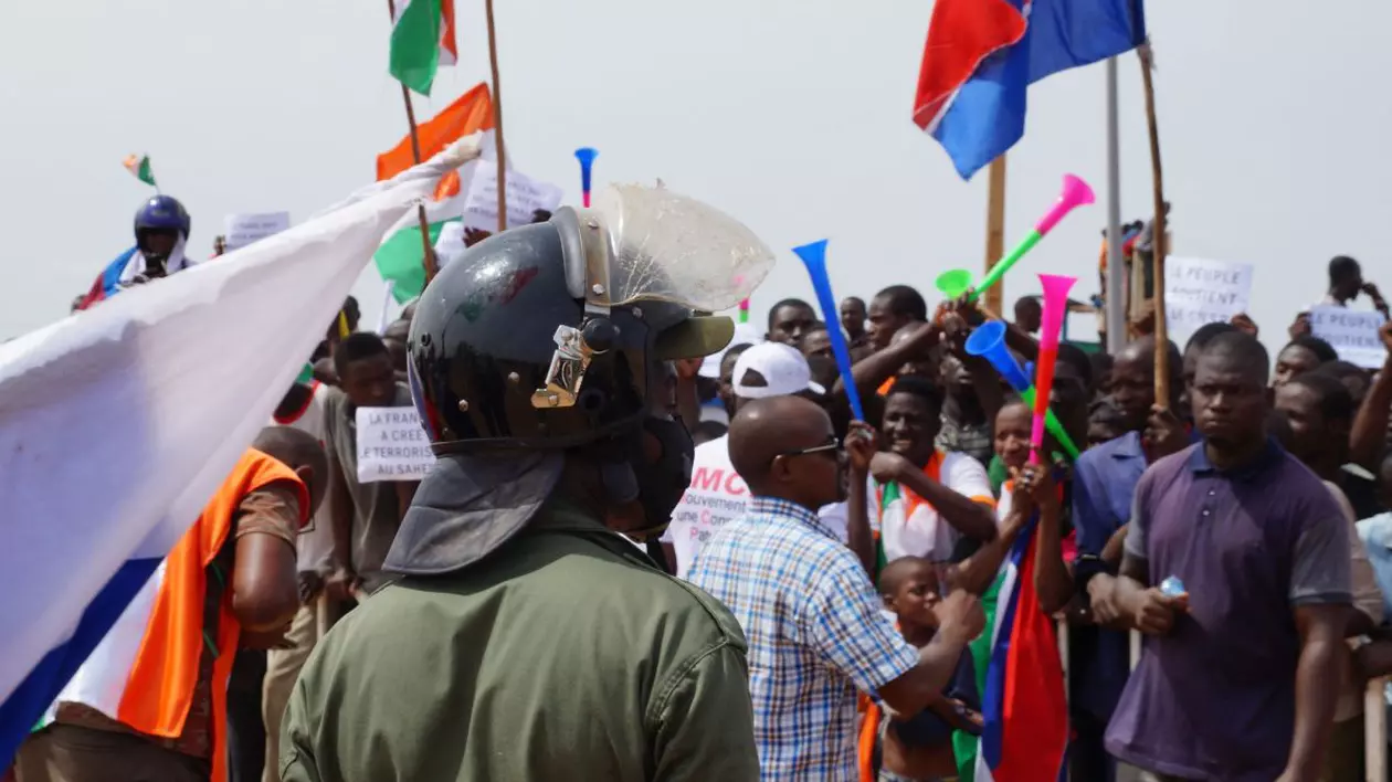 Noi informații despre ambasadorul Franței în Niger ținut ostatic de junta militară. În ce stare este