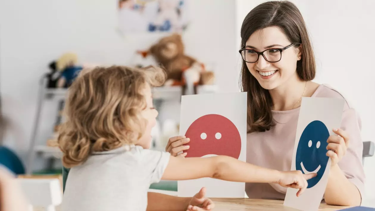Copiii si adultii diagnosticați cu autism vor beneficia de reduceri în limita a 135 de lei pentru o ședință de consiliere psihologică. Fotografie cu caracter ilustrativ: Shutterstock