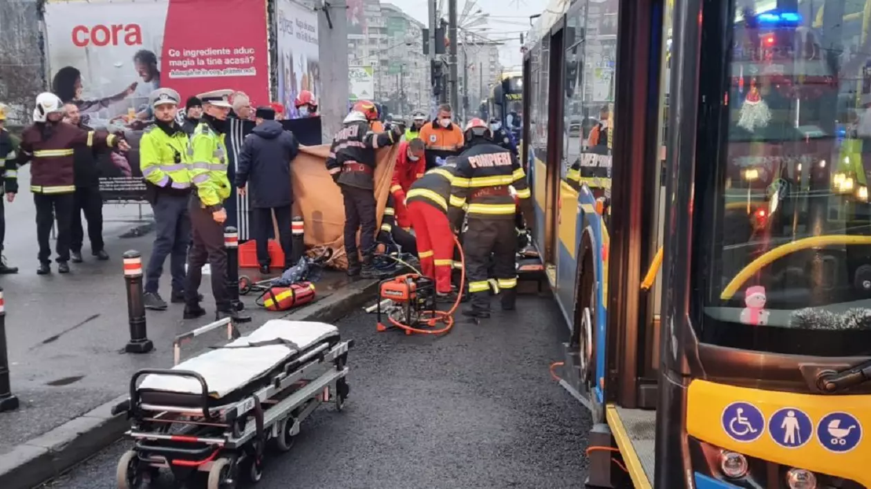 Un șofer de troleibuz din Ploiești a făcut două accidente în care au murit doi pietoni, într-un an