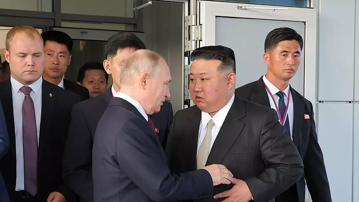 Vladimir Putin și Kim Jong-un surprinși în timpul unei discuții FOTO Profimedia