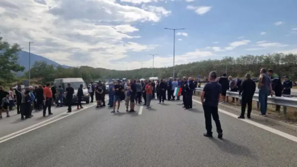 Atenţionare de călătorie pentru Bulgaria. Circulația, blocată de protestele angajaților din minerit și energie