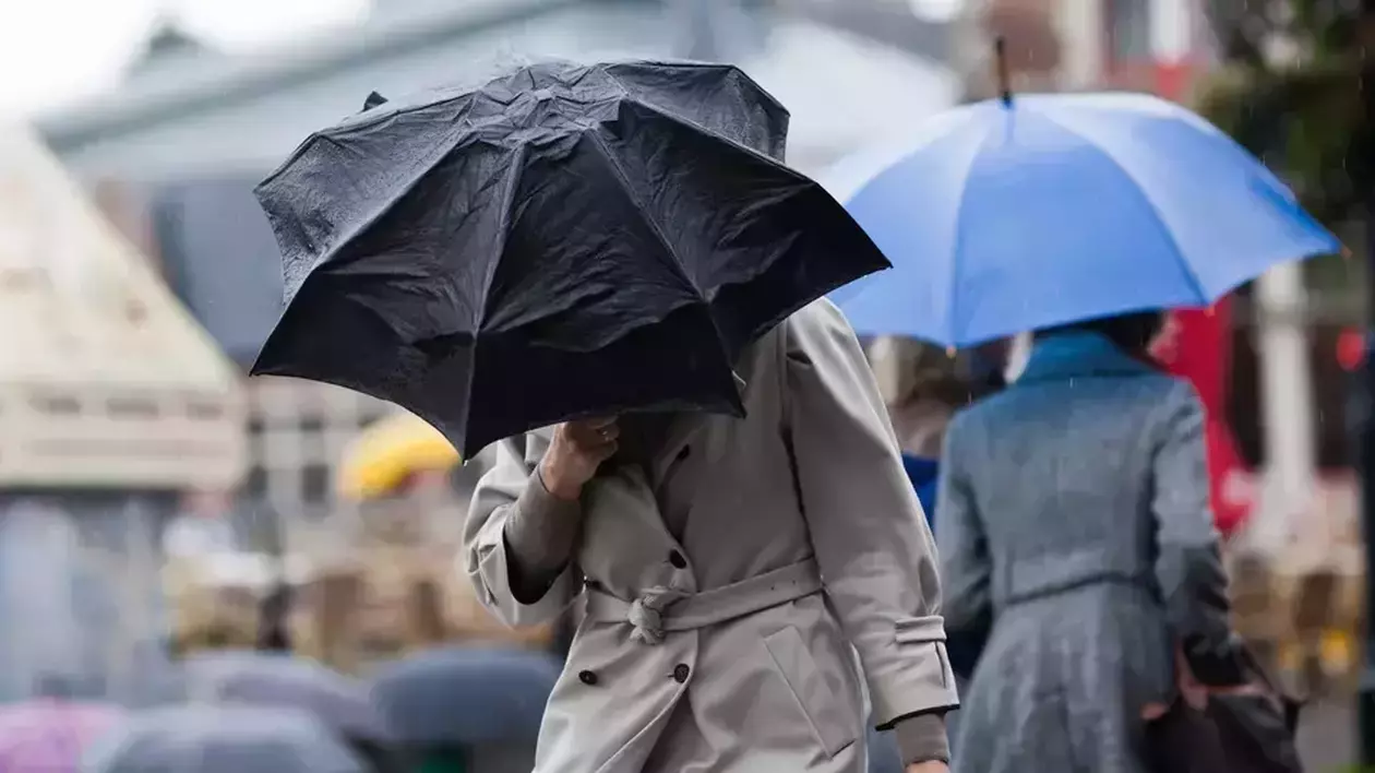 VIDEO Avertizări meteo de vreme rea. Aproape jumătate din țară, sub cod galben de ploi și vânt puternic