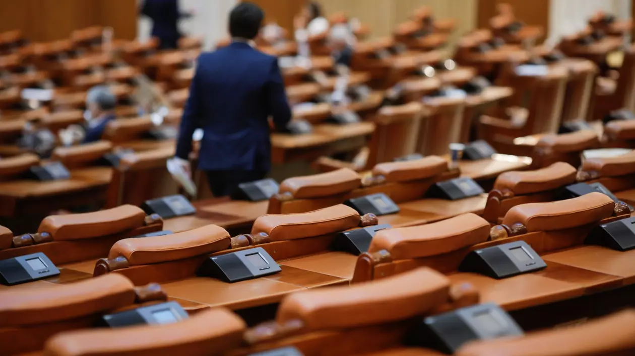 Mai vine omul, dar mai și pleacă. De ce nu trăim o criză a democrației, ci una a „clasei politice” care se crede de neînlocuit