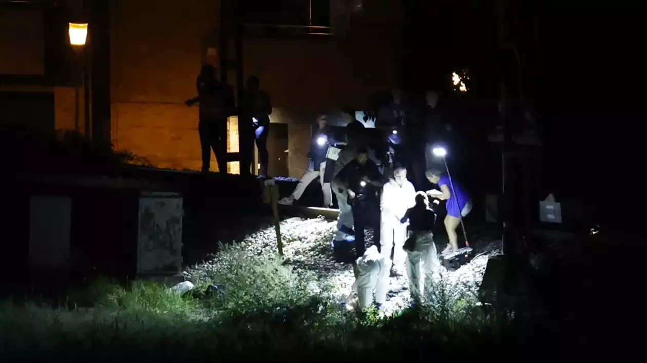 Patru morți și trei răniți, toți loviți de un tren de navetiști, când traversau calea ferată pe întuneric, într-o curbă, lângă Barcelona
