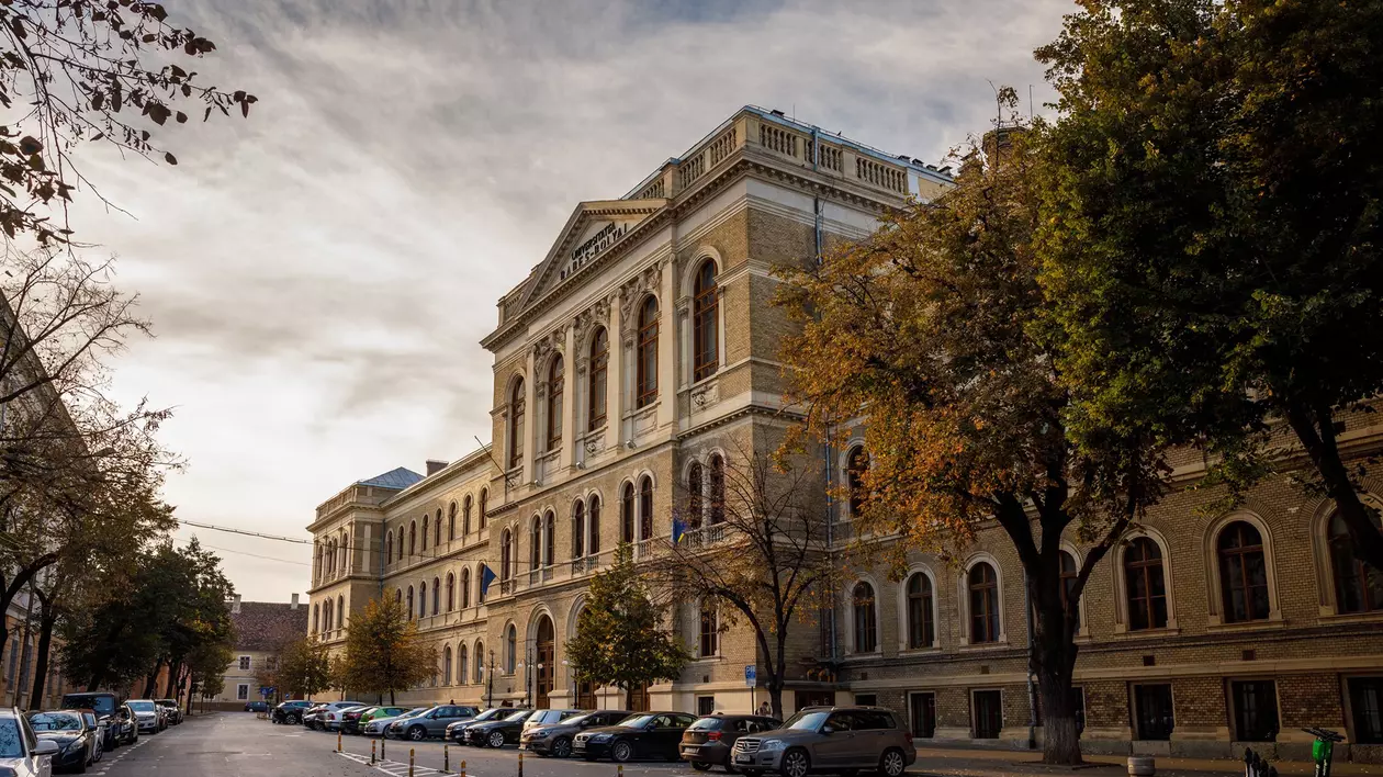 Reacția Universității Babeș-Bolyai din Cluj, după investigația jurnalistică privind cărțile copiate de Adrian Ivan, rectorul Academiei SRI: „Ne autosesizăm”