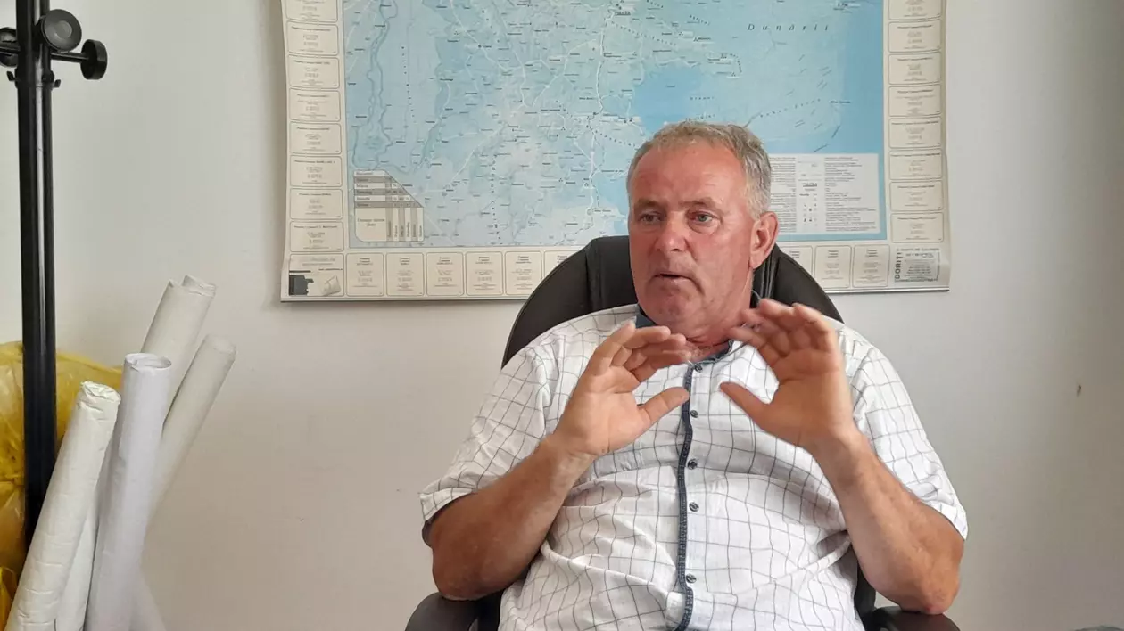 CORESPONDENȚĂ din comuna unde a căzut drona rușilor: „Trebuie să ştii să cauţi”. Primarul din Ceatalchioi povestește cum a descoperit resturile de dronă înaintea armatei și de ce l-a dezamăgit Iohannis