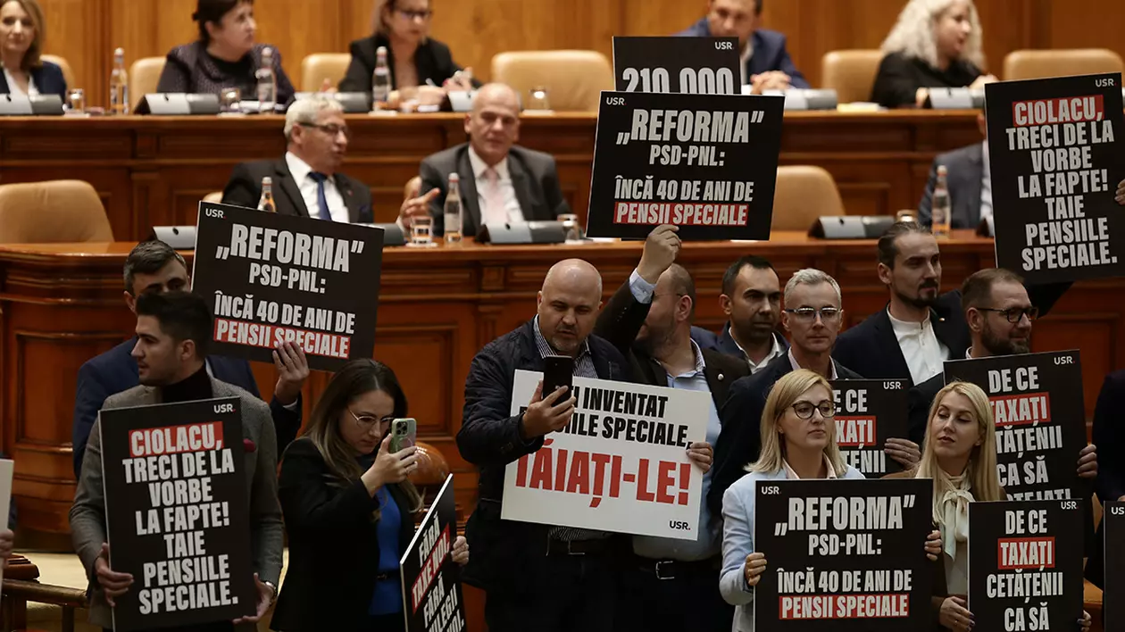 Legea pensiilor speciale, adoptată în Parlament. Drulă: V-aţi bătut joc, această ultimă formă a legii este cea mai sfidătoare