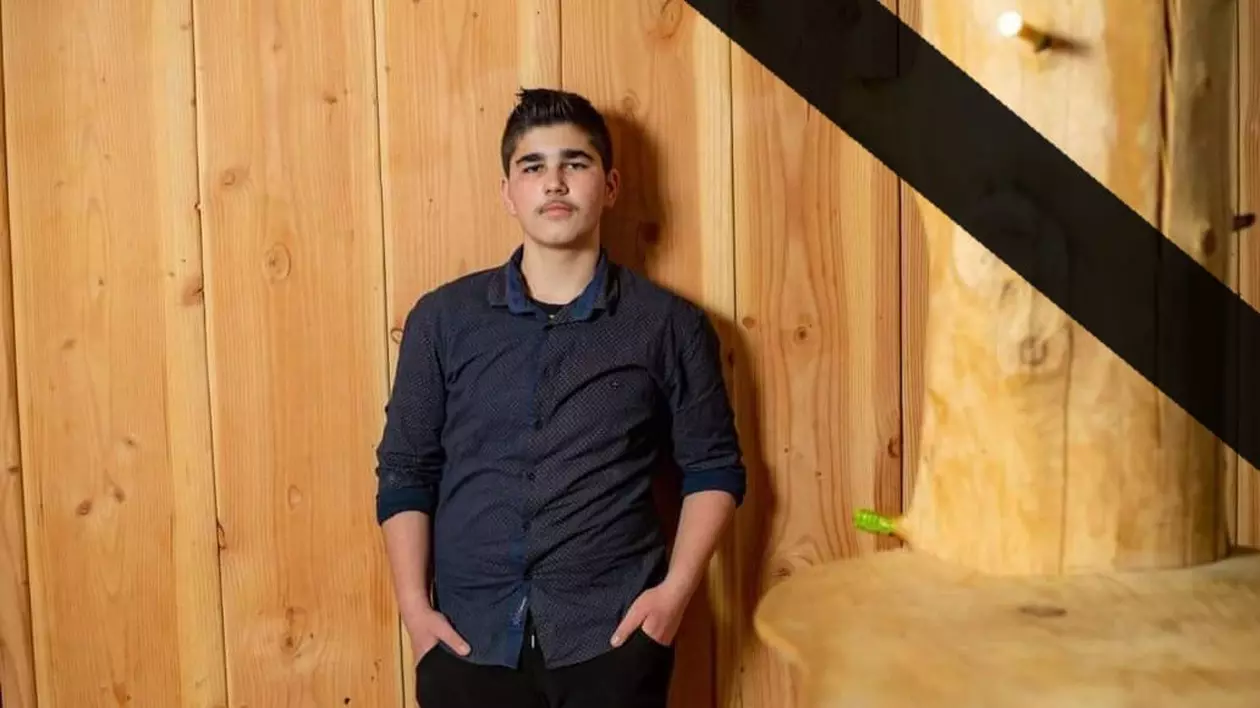 Un elev de 16 ani de la Şcoala Profesională Sâg a murit în curtea școlii, în pauză. Profesor: "A făcut doi paşi, după care a căzut pe spate, ca secerat"