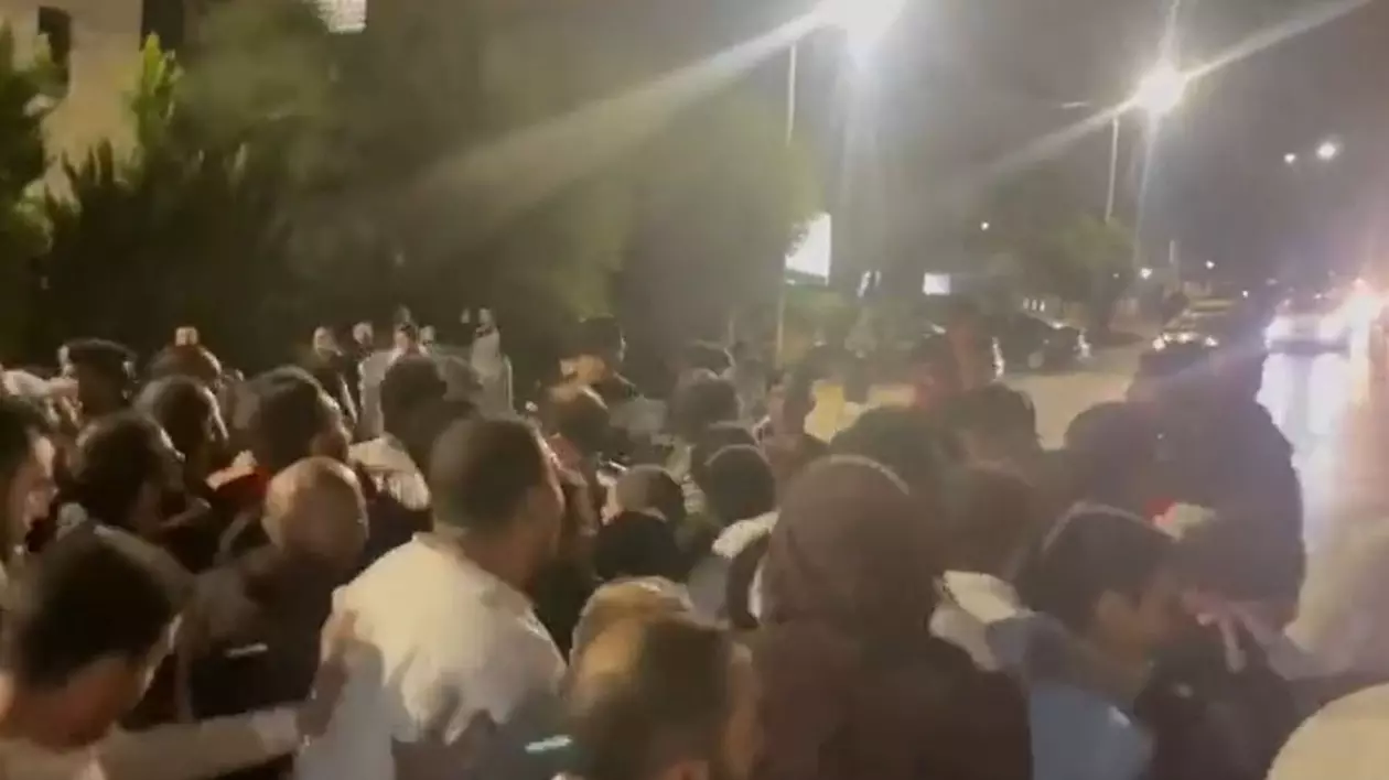 Tensiuni după atacul asupra spitalului din Gaza: zeci de oameni au încercat să ia cu asalt Ambasada Israelului din Iordania - VIDEO