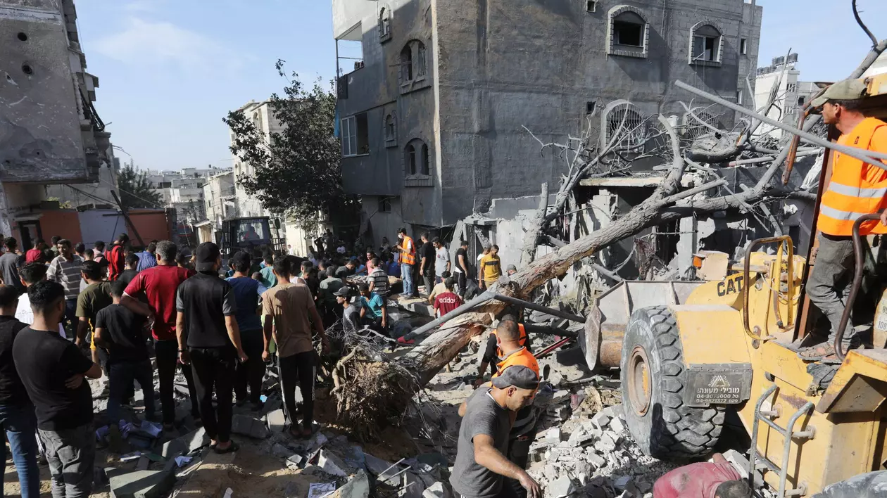 Un important ziarist român consideră că realizatorii TV care discută despre războiul Israel-Hamas ar trebui să spună ce origine au