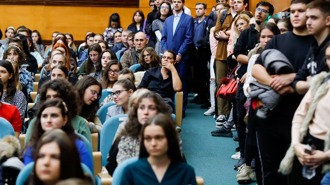 „Nu vom putea plăti bursele studenților”. Universitățile spun că nu au bani prevăzuți în buget pentru facilitățile oferite de guvernanți 