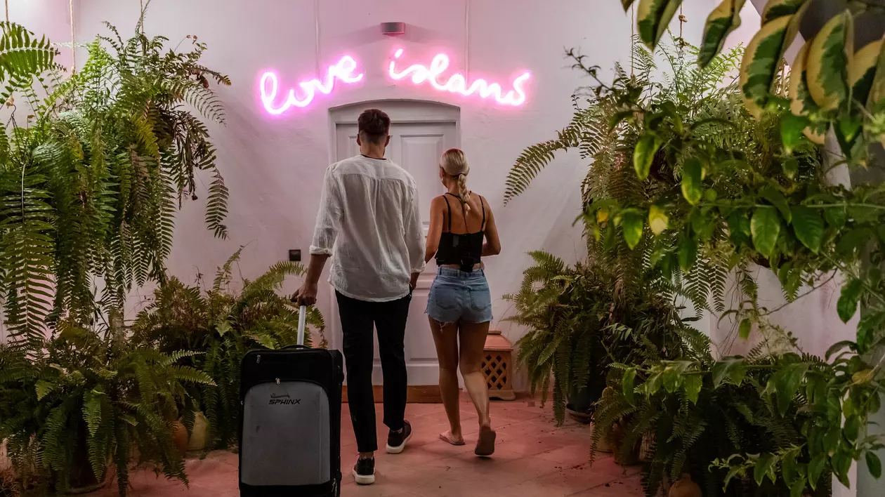 Josefinka si Vlad - Love Island Romania