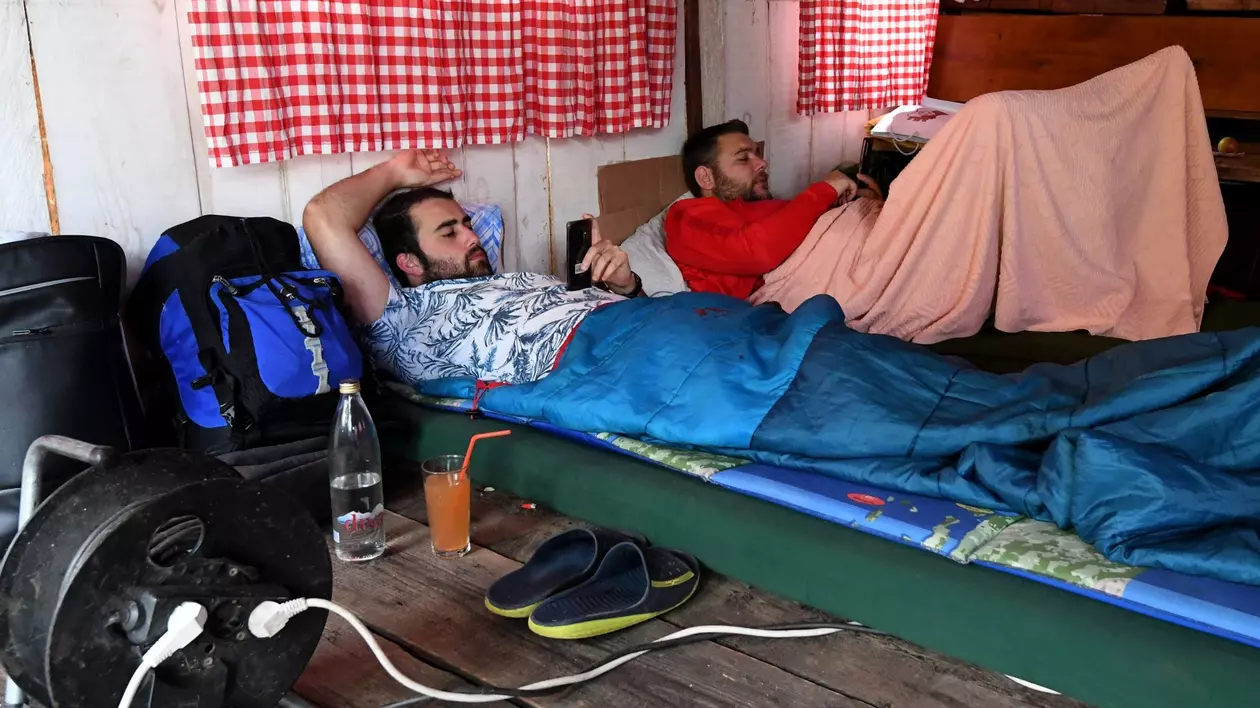 „Campionatul de lenevit” din Muntenegru s-a încheiat. Câte zile au stat la orizontală cei doi câștigători