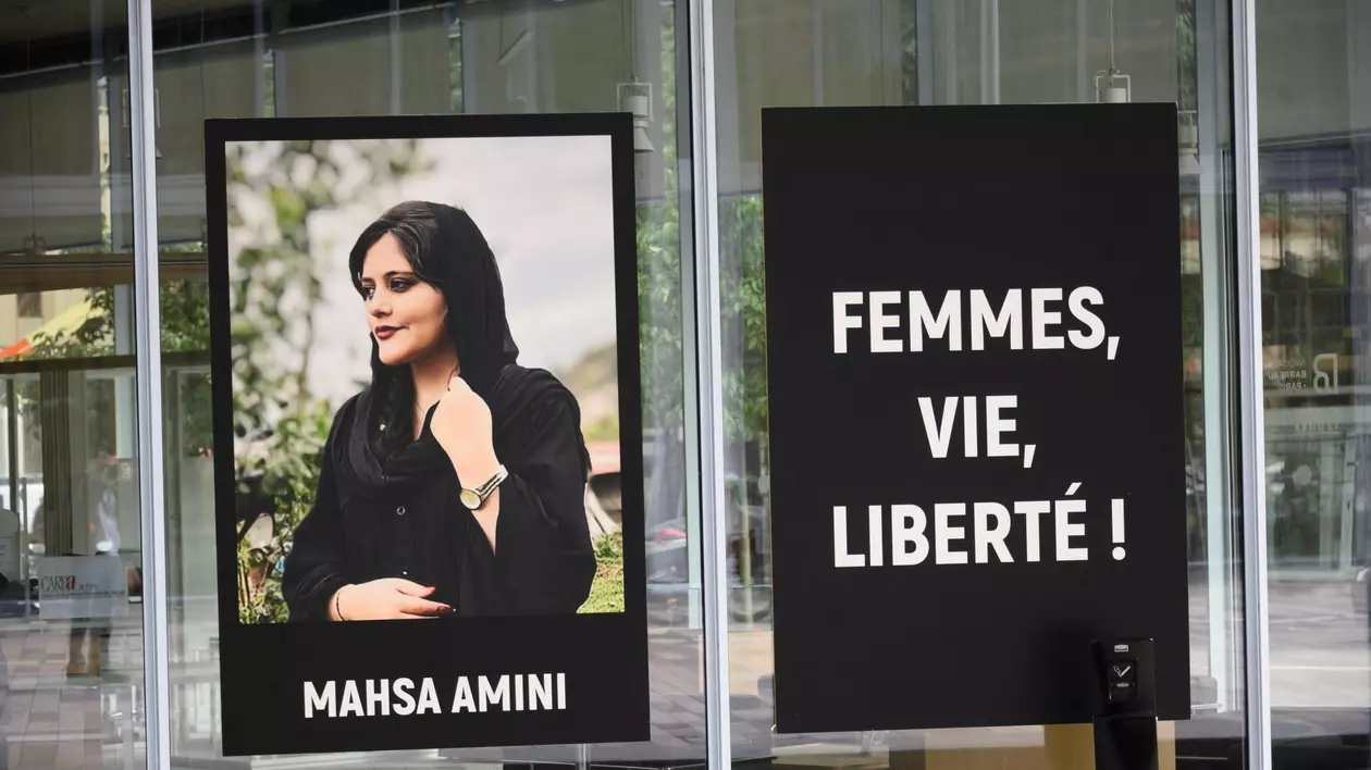 Mahsa Amini și mișcarea femeilor iraniene au primit anul acesta Premiul Saharov pentru libertatea de gândire, acordat de UE