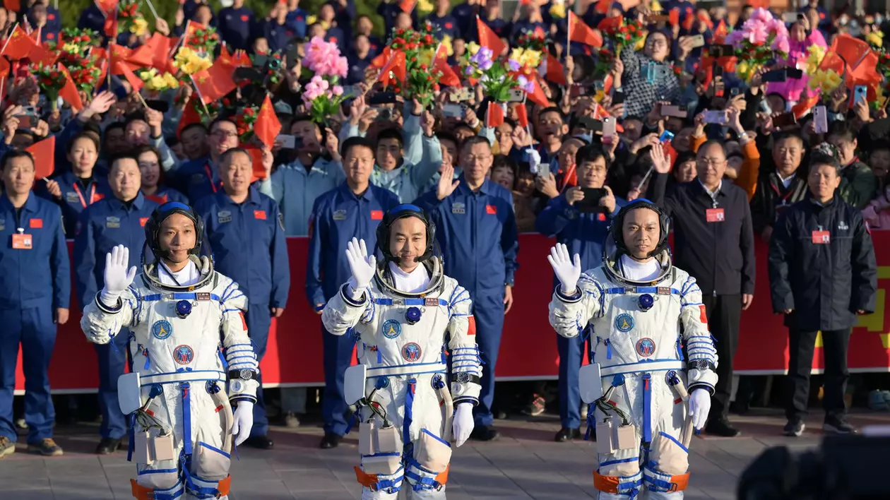 China a trimis în spațiu cel mai tânăr echipaj de astronauți, în misiunea Shenzhou-17, care ar trebui să dureze șase luni