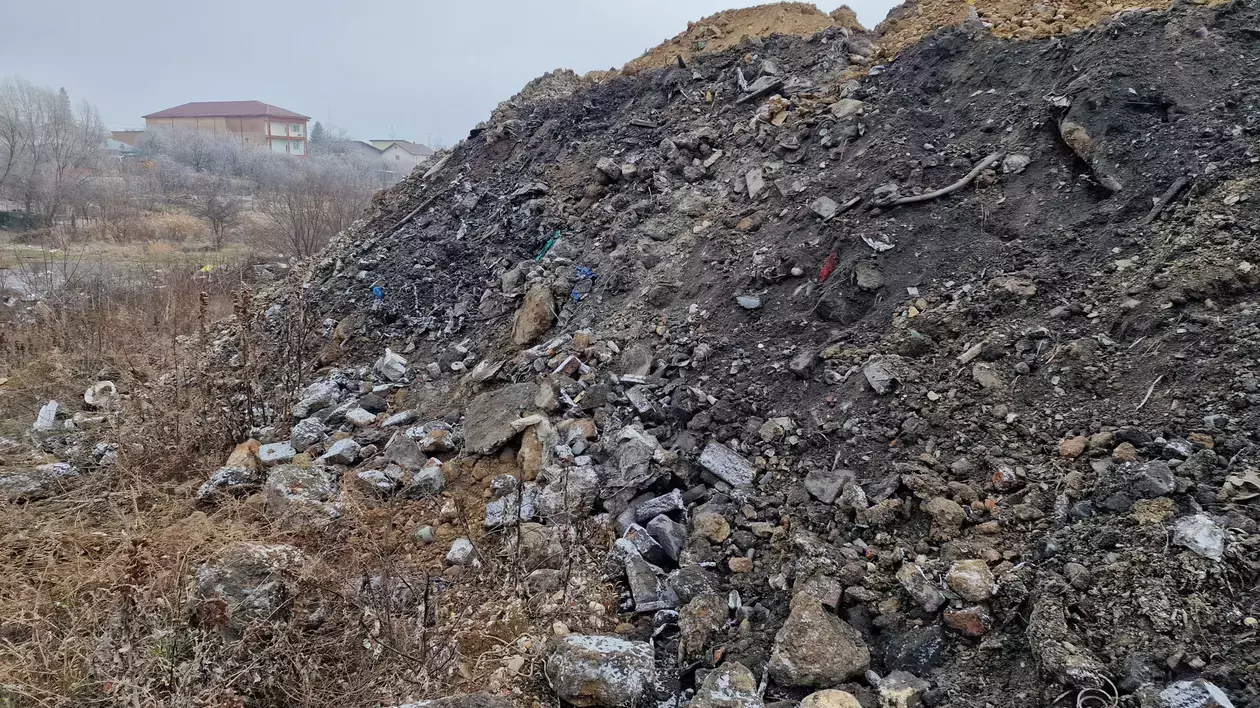Cum se clasează un dosar de îngropare a deșeurilor. Parchetul nu poate stabili cantitatea de gunoi pusă în pământ de firma Primăriei Sector 3 înainte și după intrarea în vigoare a legii