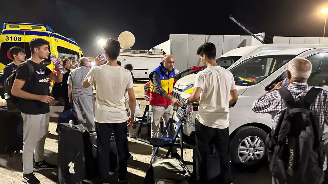 Al doilea grup de români, care trebuia să iasă astăzi din Fâșia Gaza, a fost trimis înapoi. „O zi groaznică. Au bubuit rachete deasupra noastră”