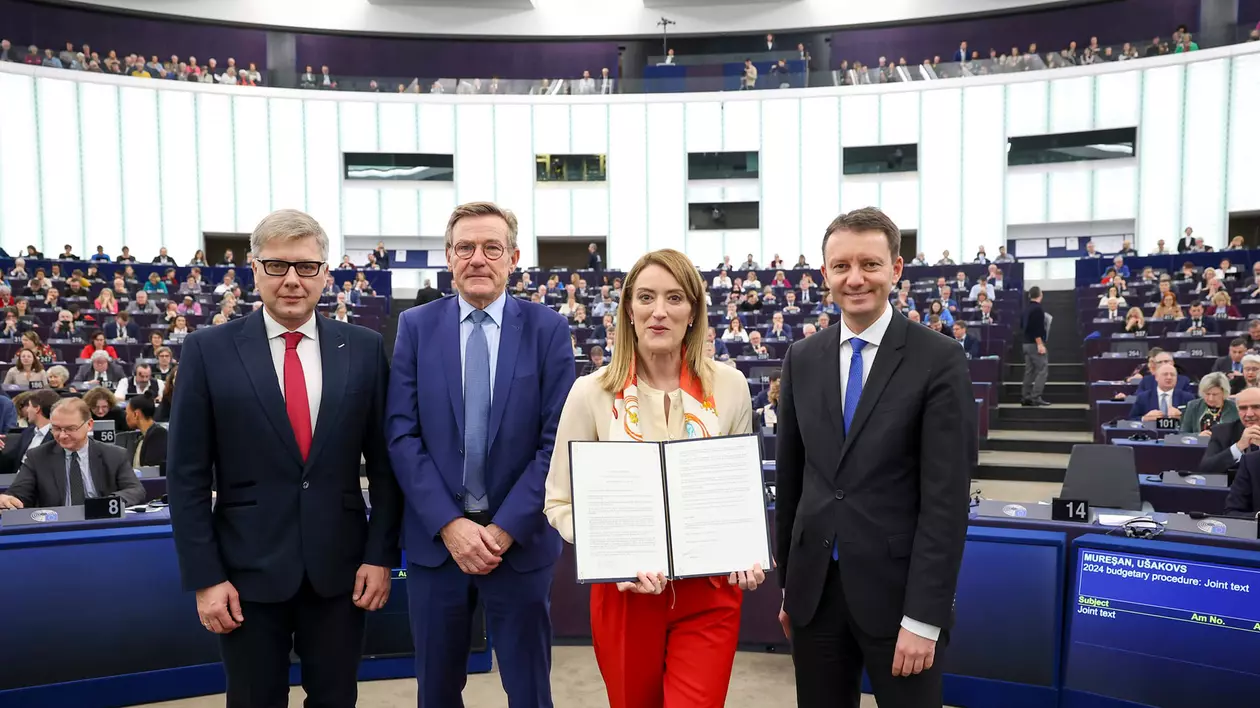 Parlamentul European a adoptat bugetul UE pe 2024, anunță europarlamentarul Siegfried Mureşan, care a negociat forma finală cu Consiliul UE