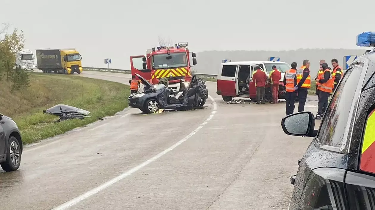Accident mortal cu un microbuz cu șase români, pe o șosea din Franța. Victima e un tânăr de 19 ani