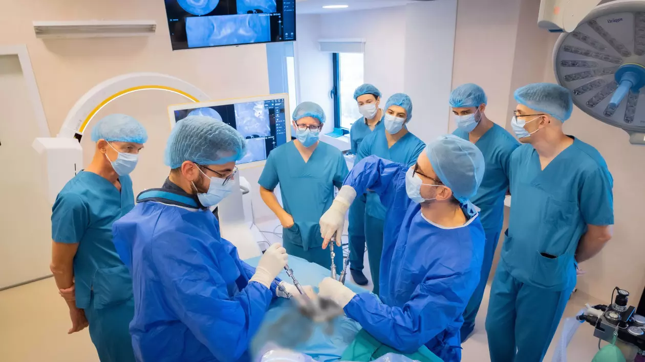 Premieră: MedLife aduce în România cea mai nouă tehnologie robotică din lume în practica neurochirurgicală, la Spitalul Humanitas din Cluj