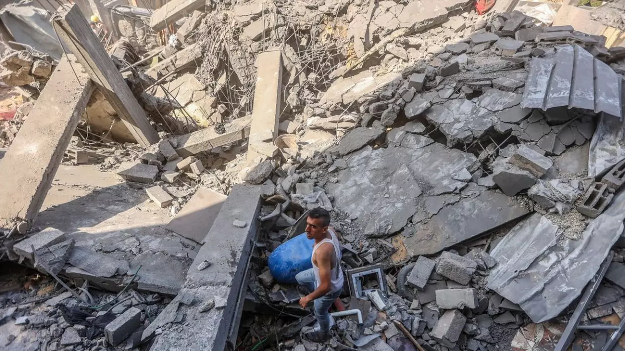 Război Israel-Hamas, ziua 29: Israelul anunță că a terminat de încercuit orașul Gaza. Hamas spune că peste 60 de ostatici au dispărut în urma unui atac aerian israelian