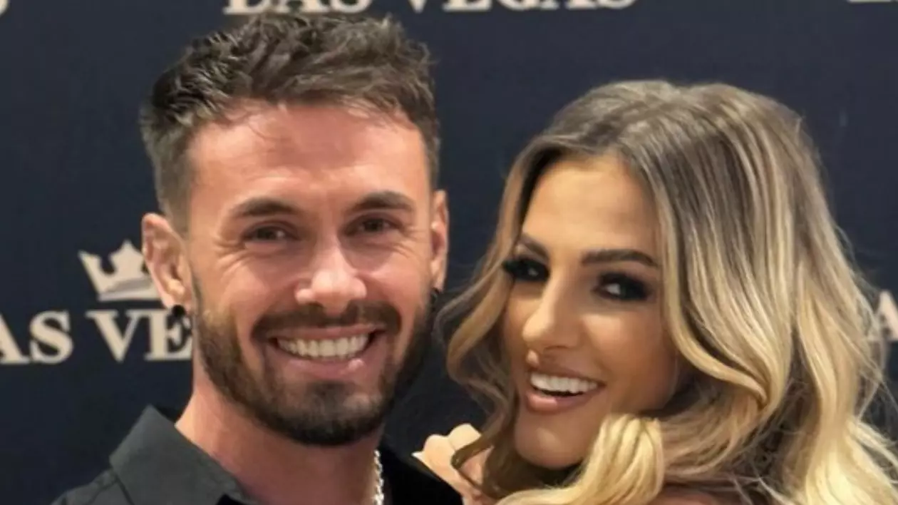 Ionuț Popa de la Survivor formează un cuplu cu Lolrelai, care s-a făcut remarcată la iUmor. Cum s-au cunoscut: „El este un campion”