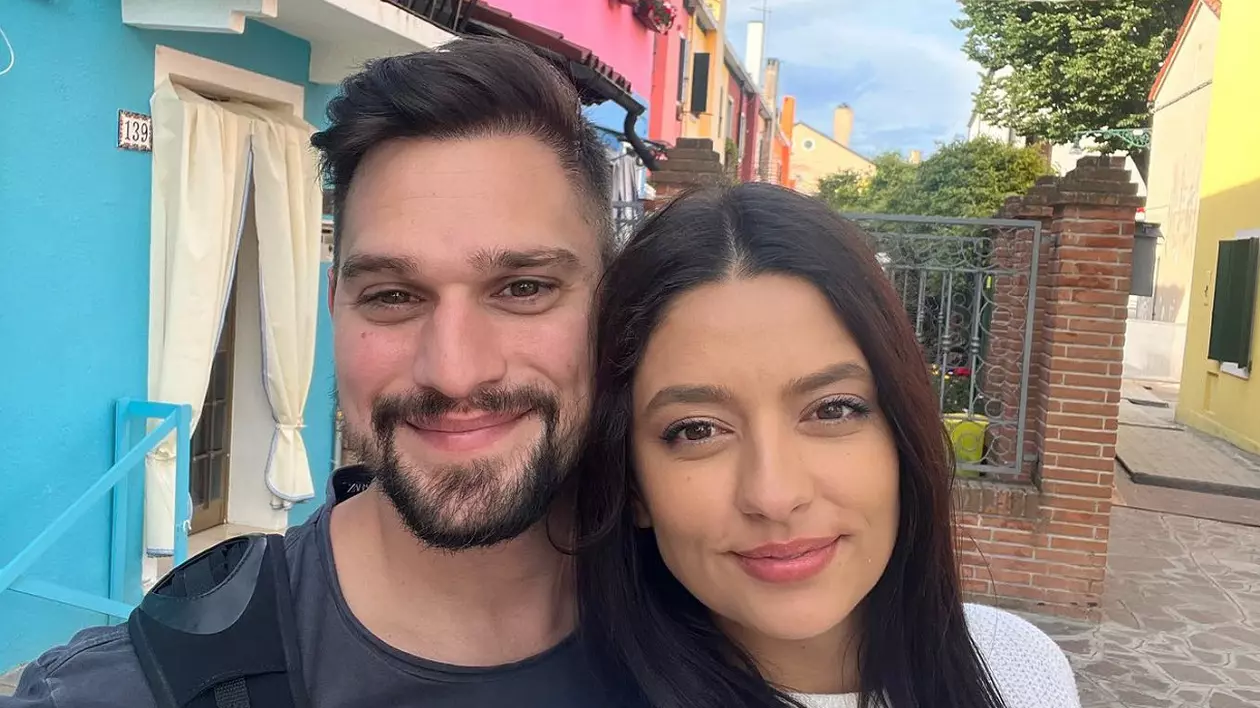 Cine vor fi nașii Oanei Moșneagu și ai lui Vlad Gherman. E vorba despre o actriță cunoscută și soțul ei: „Îi iubim foarte mult”