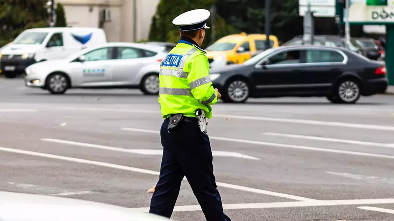 Doi poliţişti din Cluj, condamnați la închisoare pentru luare de mită. Cereau şoferilor între 200 şi 500 de lei ca să nu îi amendeze